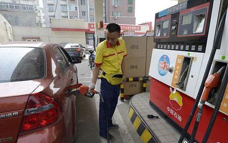 国内油价下半年首次上调 93号每升或涨9分