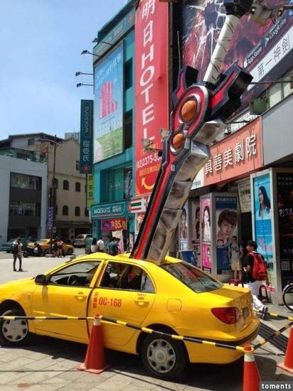巨剑砸汽车：台湾手游宣传被指抄袭魔兽