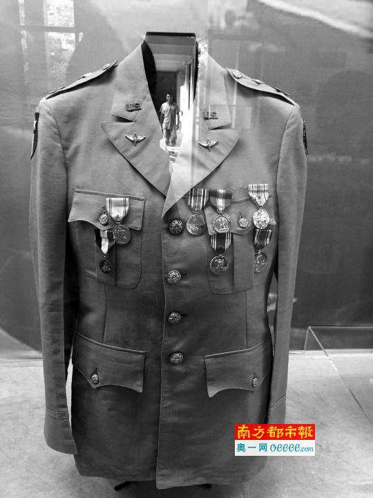 飞虎队空军上尉梁炳聪的军装。