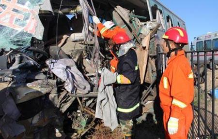 额济纳旗交通事故已确认5死者身份 8伤者