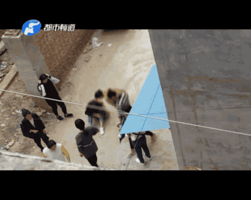 實拍商丘女生被同學輪番扇耳光加踹腳 打人女生邊笑邊罵臟話 令人震驚!