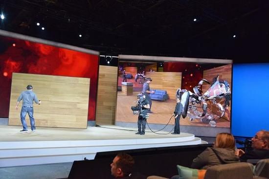 增强现实逼近客厅:微软HoloLens全息眼镜开发者版 定价3000美元 2016年初上市