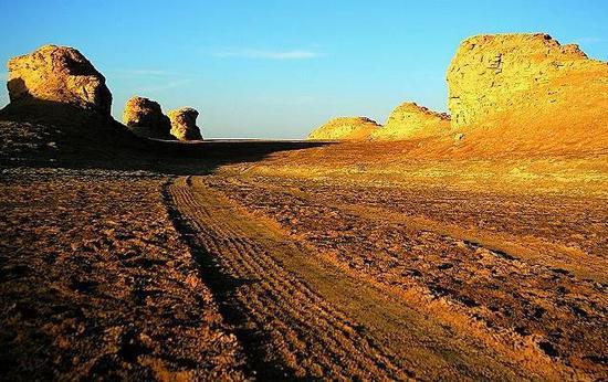 为什么老司机会再三警告:在西藏无人区,夜晚不要住在...