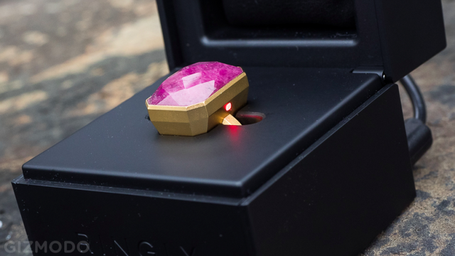 宝石智能戒指Ringly:震动和呼吸灯的方式提醒|