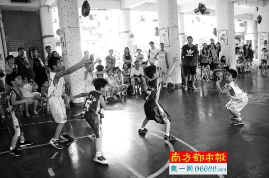 江门市培英实验幼儿园以玩寓学。幼儿园供图