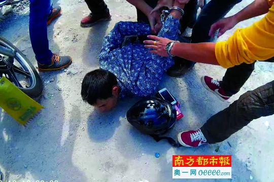 盐步所专业队员追捕拿下飞抢歹徒_佛山频道