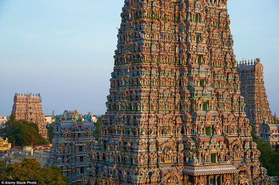 印度米纳克希神庙：雕像林立的彩色印片