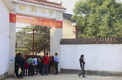 事发的廉桥镇新廉小学。南方都市报