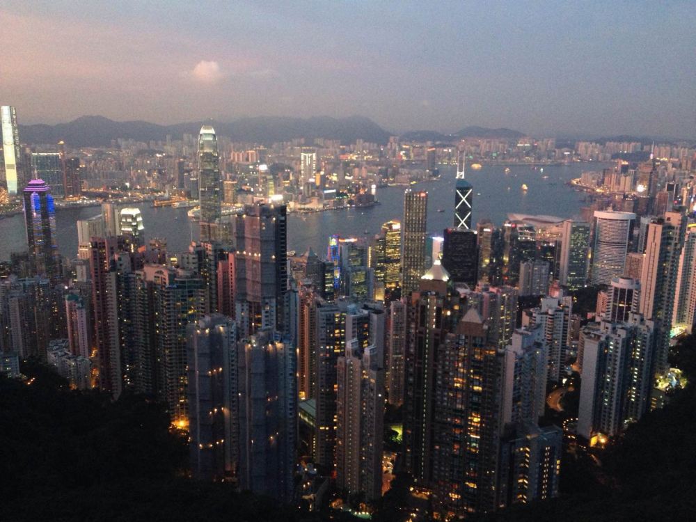 改头换面的香港游低价团 导游贴钱买团强迫消