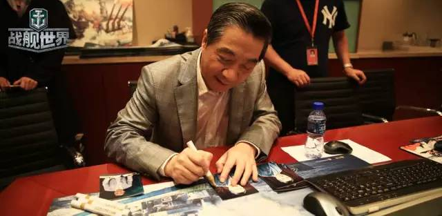 张召忠探营空中网体验战舰世界,惊叹高还原度!