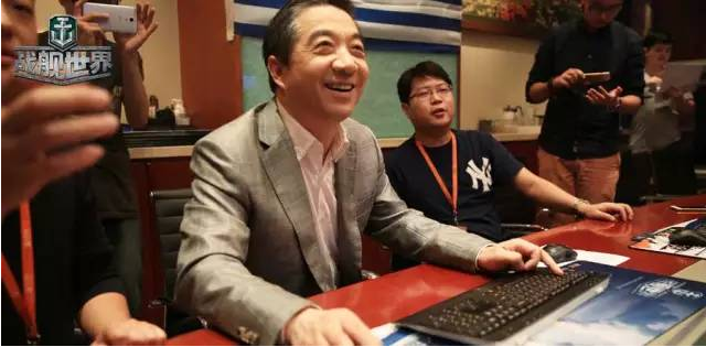 张召忠探营空中网体验战舰世界,惊叹高还原度!