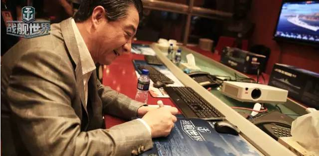 张召忠探营空中网体验战舰世界,惊叹高还原度!