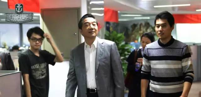 张召忠探营空中网体验战舰世界,惊叹高还原度!