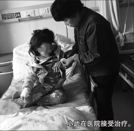 安徽被虐女童鉴定为轻伤 称叔叔打我用烟头烫我