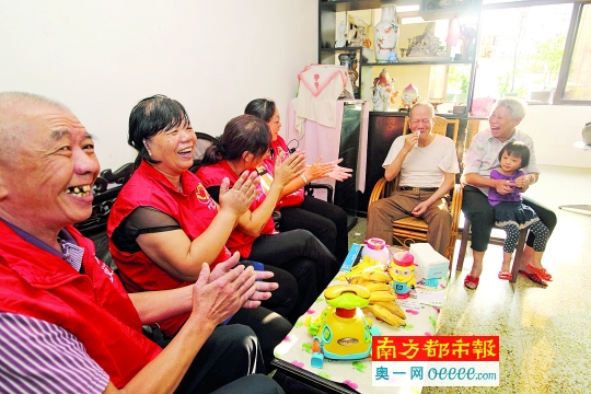 67岁义工队长带领18人服务社区10年