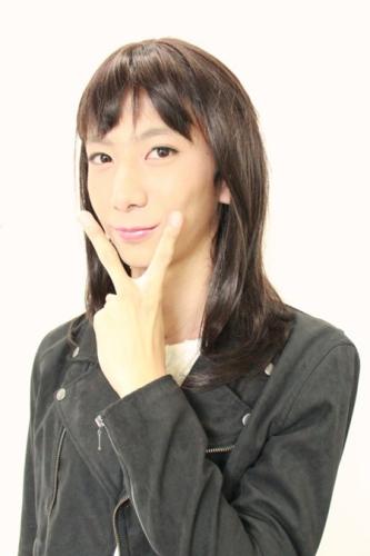 男生女装反串。