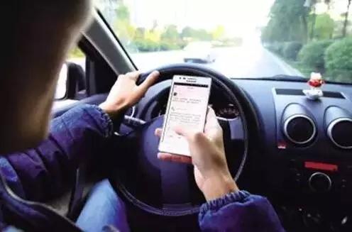 1条微信2对母子丧生 开车这个动作太危险