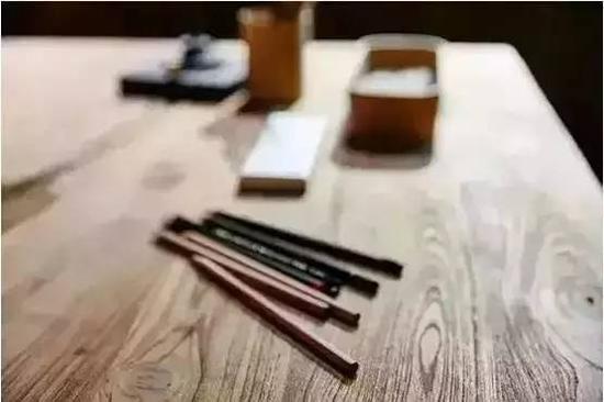 从对书房的布置和选择的物件上,大抵可以看出一个人内心深处的质地