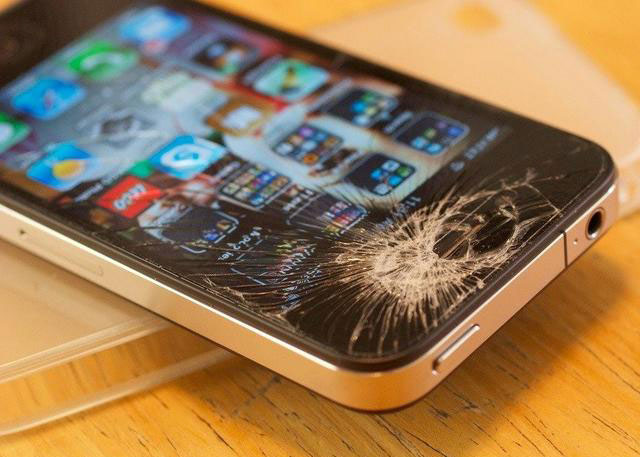 用上这款新材料 再也不用担心手机屏碎了|手机