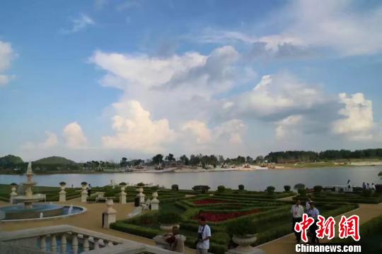 贵州省贵安新区瑞士风情小镇。冷桂玉 摄