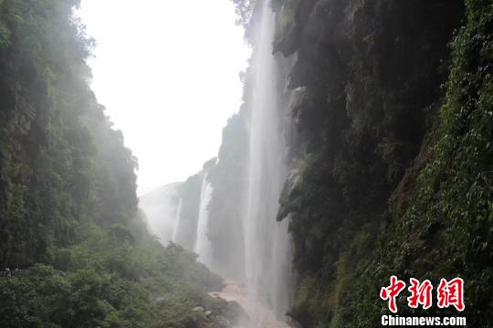 贵州省兴义市马岭河大峡谷。冷桂玉 摄