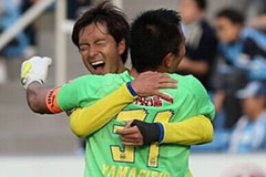 J2联赛上演神奇一幕 门将读秒头球绝杀