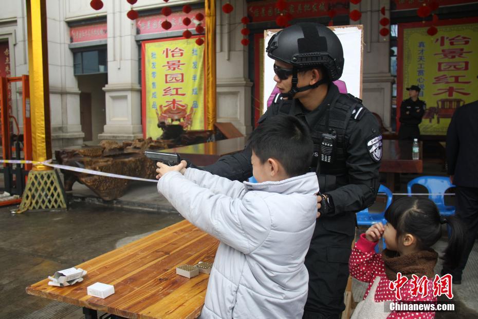 美女自慰高清免费