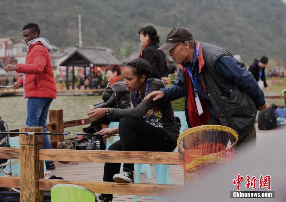 女人扒开屁股让男人捅