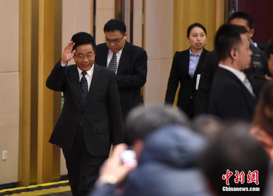 AI换脸鞠婧祎被狂躁