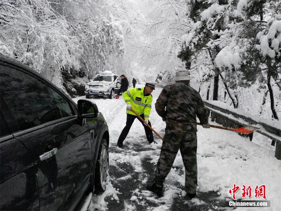 亚洲三级视频