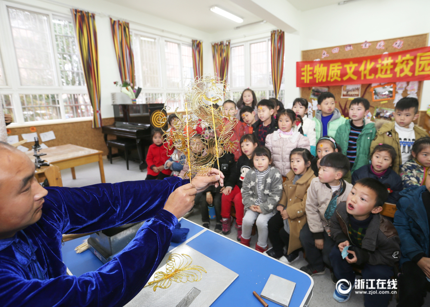 动漫美女全裸网站