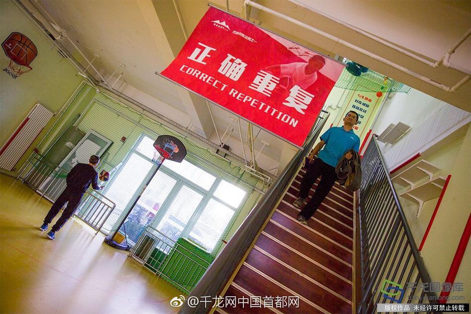 白丝校花 扒开美腿甜美电影