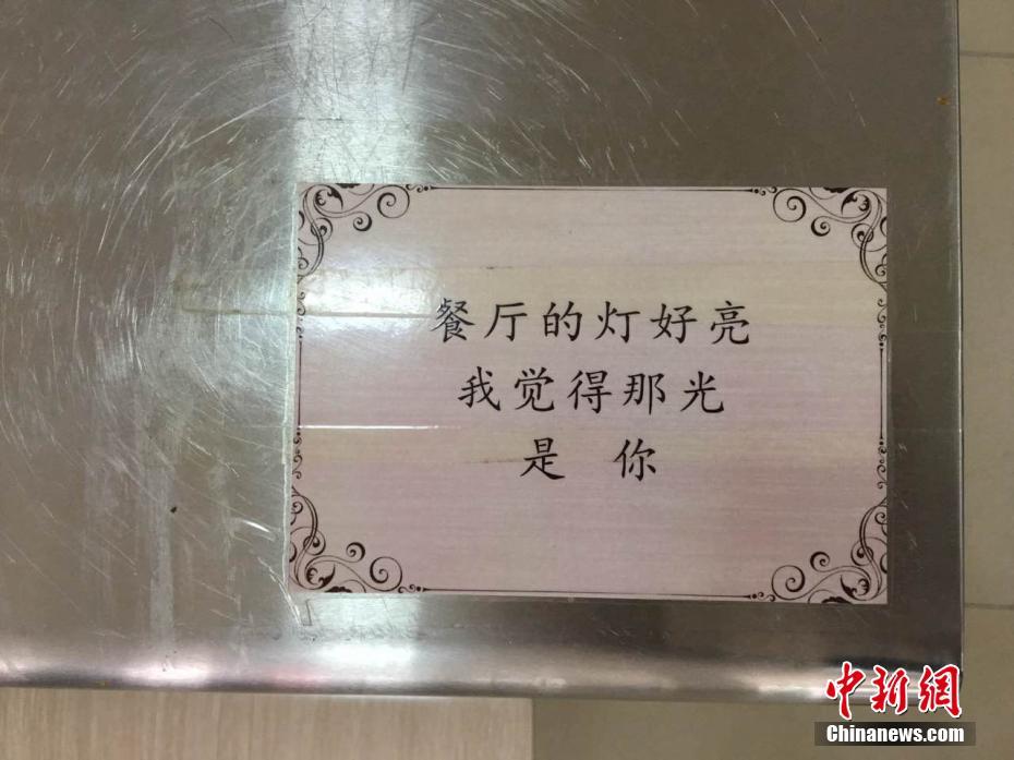 女人下面用牛鞭自慰太舒服了