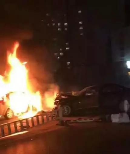 多人體內射精
