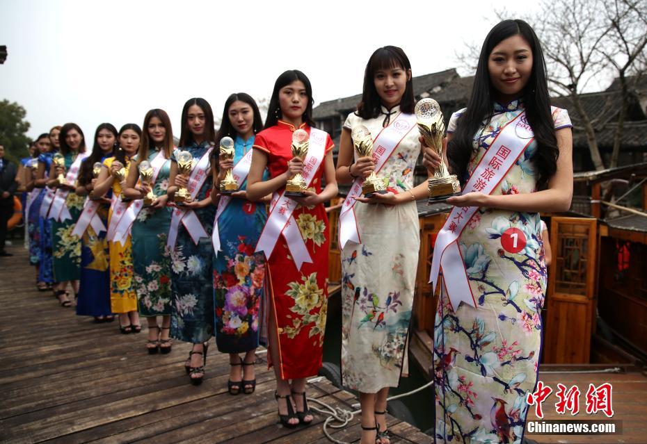 强伦人妻一区二区三区视频18