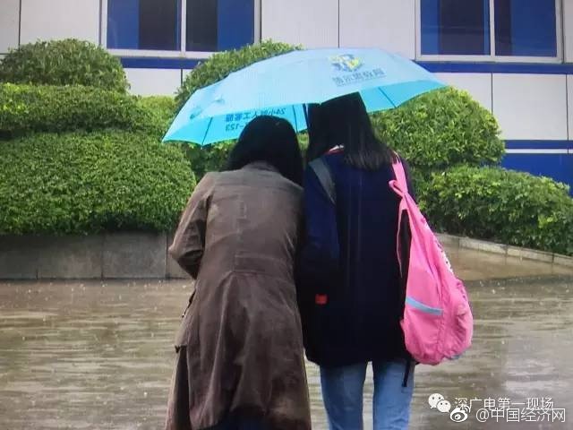美女校花 张开腿让我