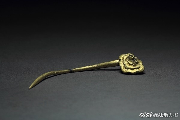 两男一女一个 一个摸