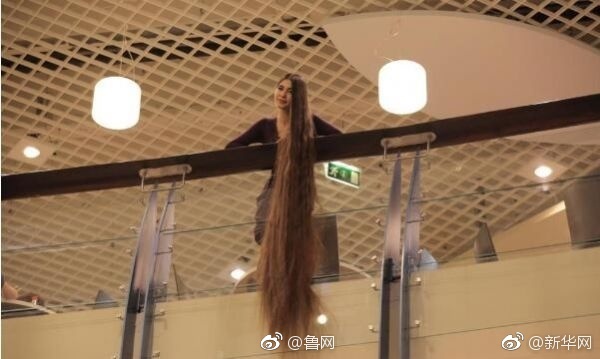 撕开奶罩揉吮奶头玩大胸直播