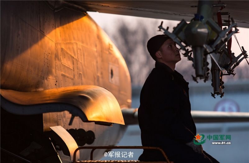 艳妇荡岳丰满交换做爰电影