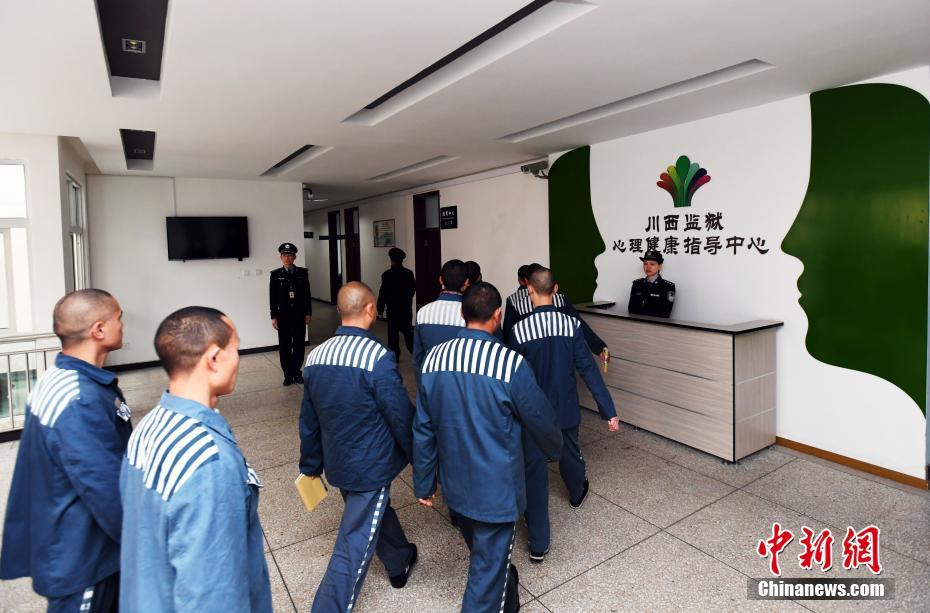 男男一起相嗟嗟嗟免费观看真人