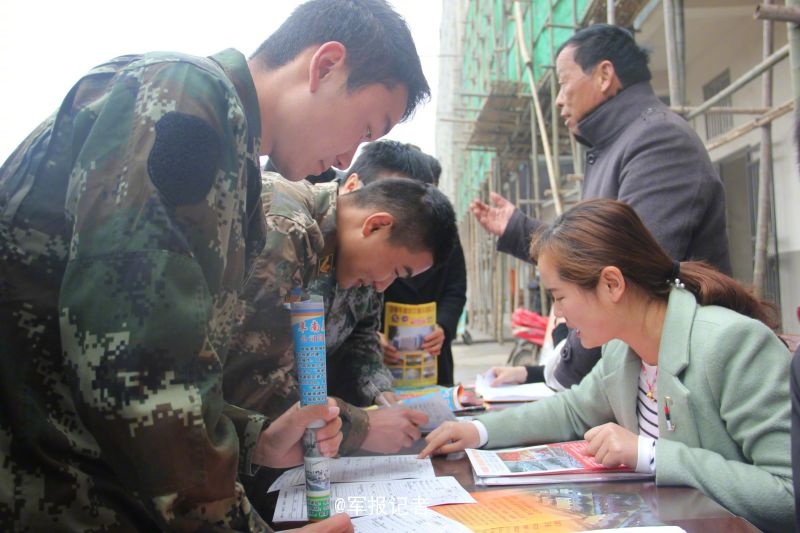 男人把ji大巴放进女人嘴图片