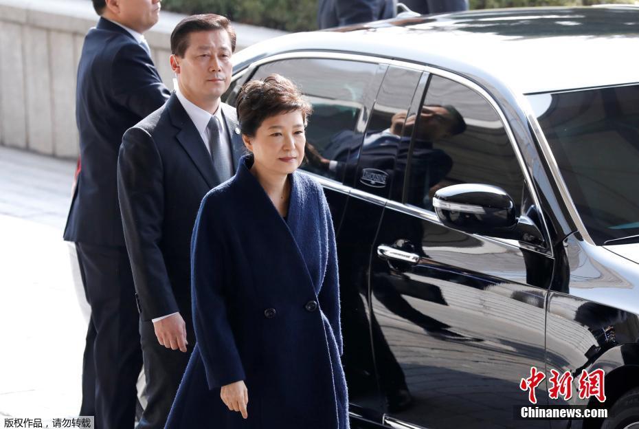 公交车掀开奶罩边躁狠狠躁软麻豆
