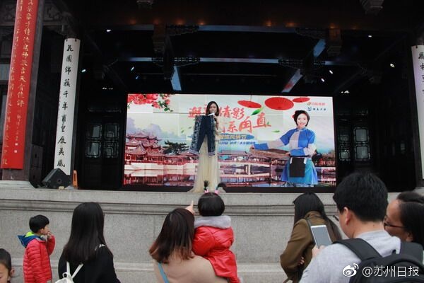 美女张开双腿让男人捅