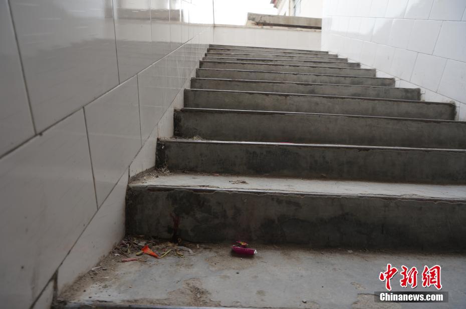 裸体国模精品美女裸体脱内衣
