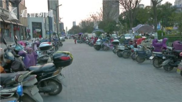 被学长抱进小树林c个爽