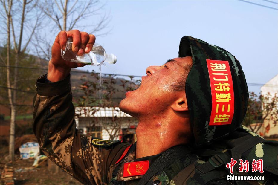 操楼下老女人小说
