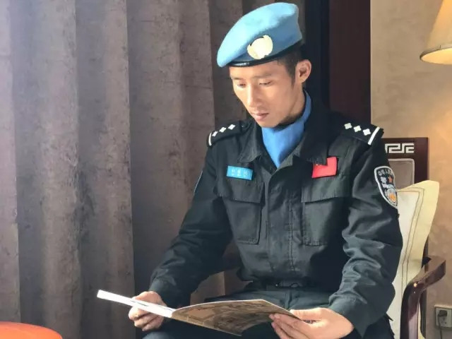 小s货张开腿让我c烂你的sb