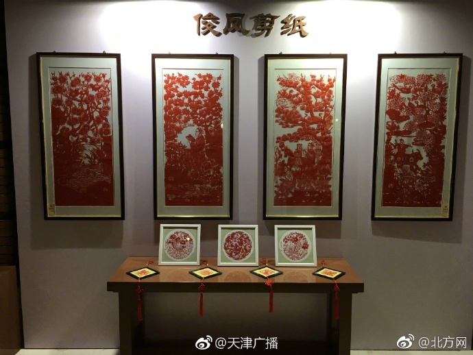 娇妻被黑人夹成了三明治