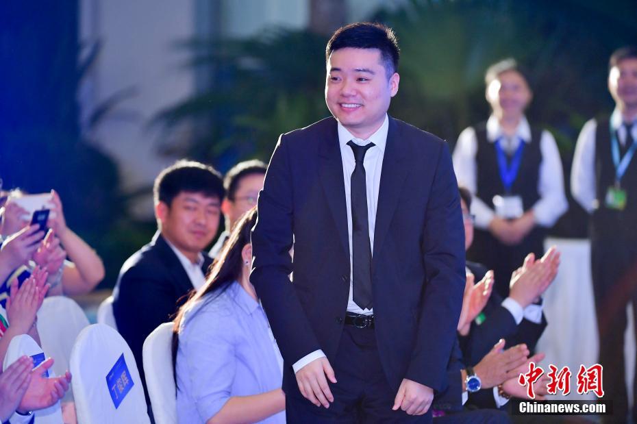 啊轻点灬大巴太粗太长了视频