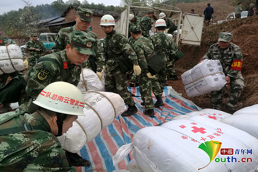 国模被摄影师啪啪呻吟